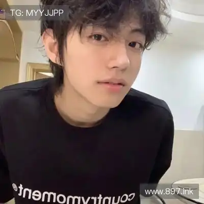 劳麟非